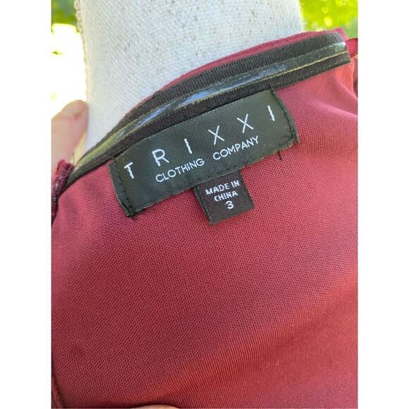 Trixxi Women's Off the Shoulder Crop and Embroidered Skirt Set Size 3 - Picture 9 of 11